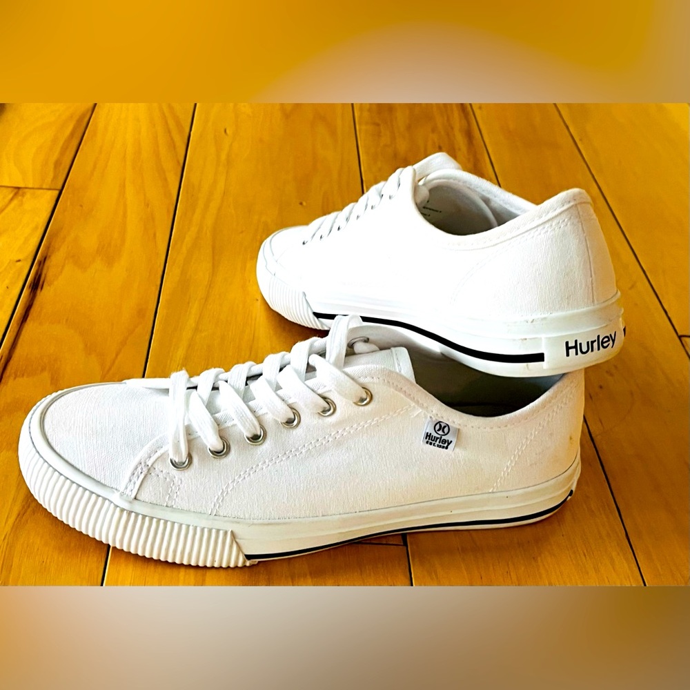 Hurley Classic White WOMENS Sneakers, SIZE 6, NEW CONDITION, canvas